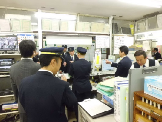 金町営業所安全統括管理者早朝点呼査察の様子