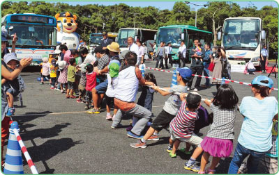 バスとの綱引き大会