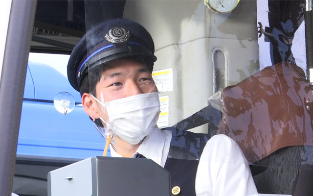 バス運転席へのビニールカーテンの設置