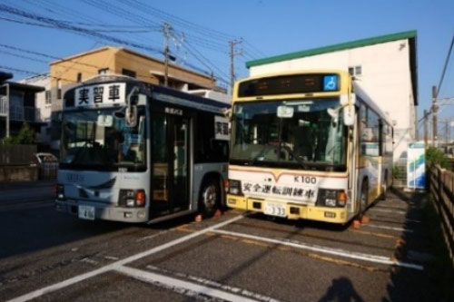 安全運転訓練車